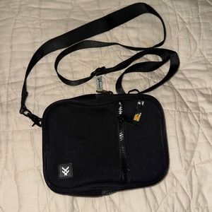Thread shoulder or crossbody bag only used once like brand new no stains,rips